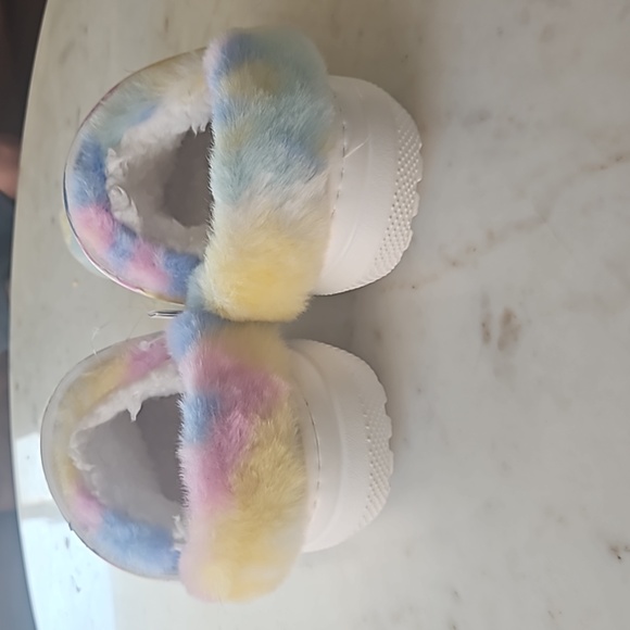 Crocs Tie Dye Classics Fur Sure - Picture 3 of 9